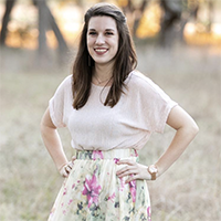 Bethany Scanlon portrait in field 